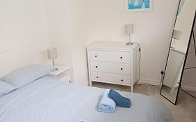 Riverside Apartment With Views And Parking