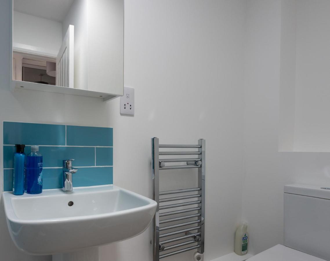 Riverside Apartment With Views And Parking Kingsbridge  Exterior photo